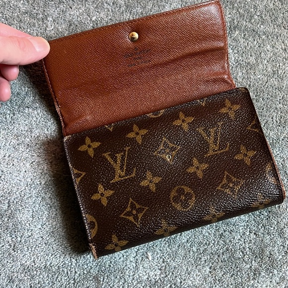 Louis Vuitton Monogram Canvas Wallet *FOR REPAIR* - Picture 6 of 7